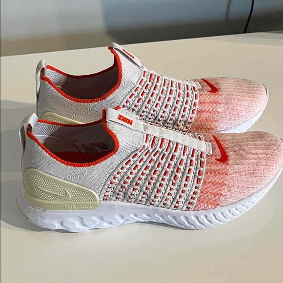 Nike react, phantom Flyknit Women’s Sneakers  Gray /Orange/ White. Size 10 - Picture 4 of 16
